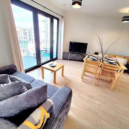 Battersea Power Station Suite Лондон Екстериор снимка