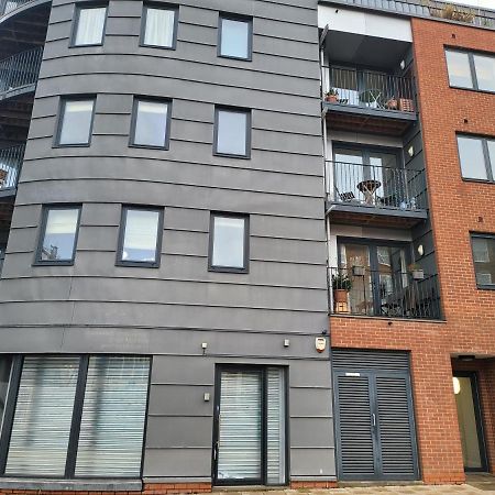 Battersea Power Station Suite Лондон Екстериор снимка