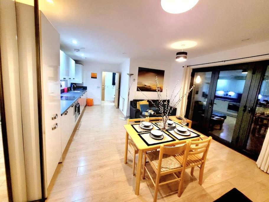 Battersea Power Station Suite Лондон Екстериор снимка