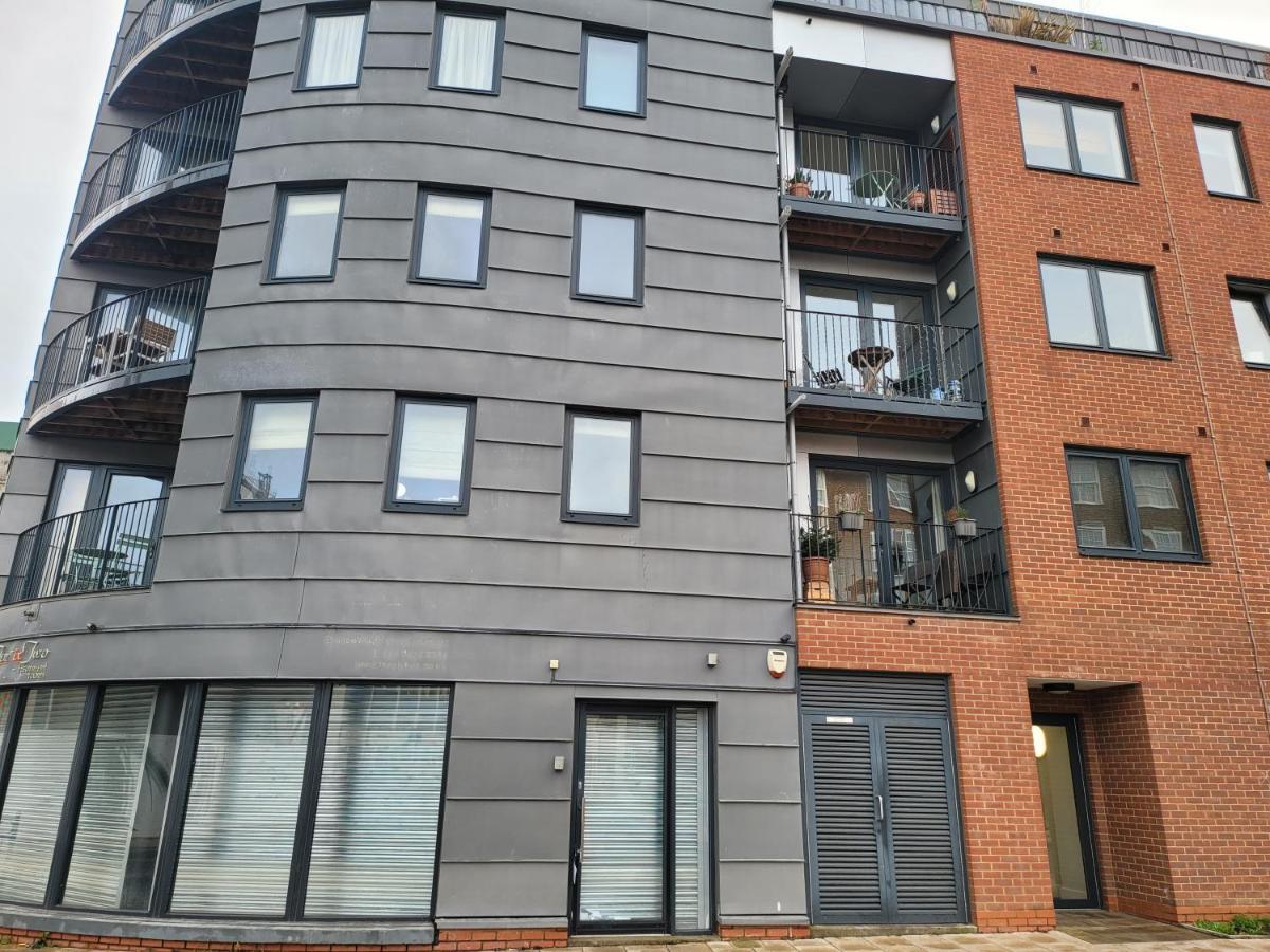 Battersea Power Station Suite Лондон Екстериор снимка