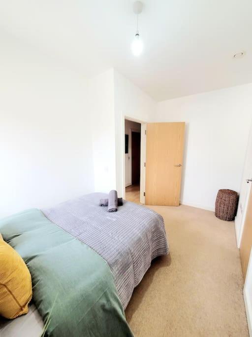 Battersea Power Station Suite Лондон Екстериор снимка