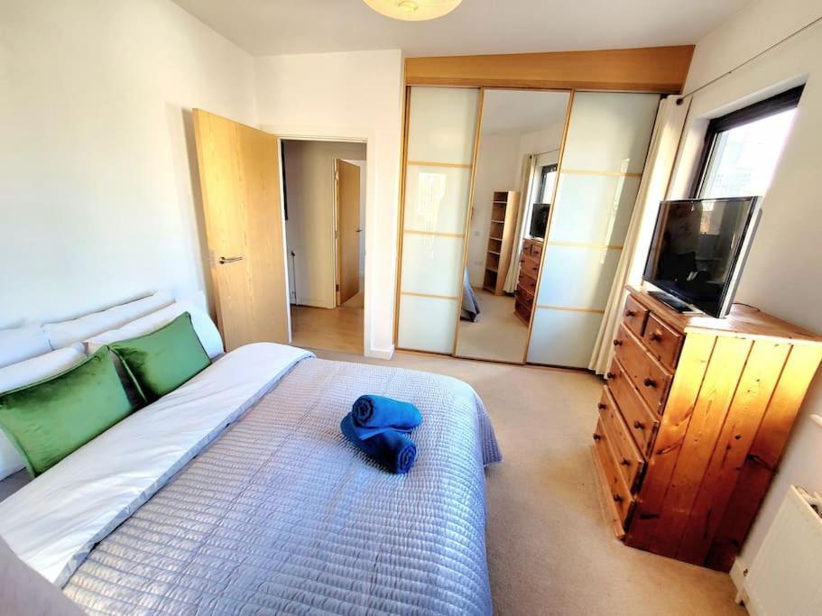 Battersea Power Station Suite Лондон Екстериор снимка